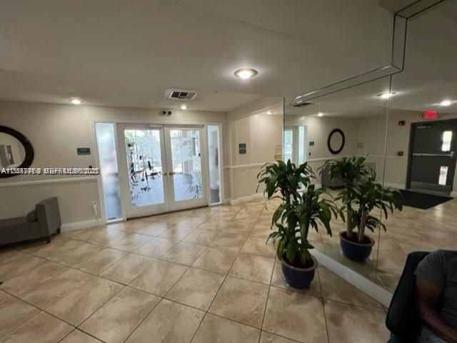 For Sale: $250,000 (2 beds, 2 baths, 904 Square Feet)