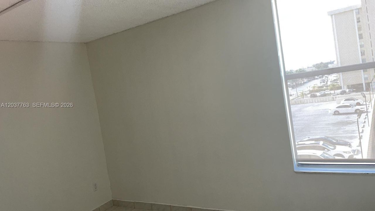 For Sale: $250,000 (2 beds, 2 baths, 904 Square Feet)