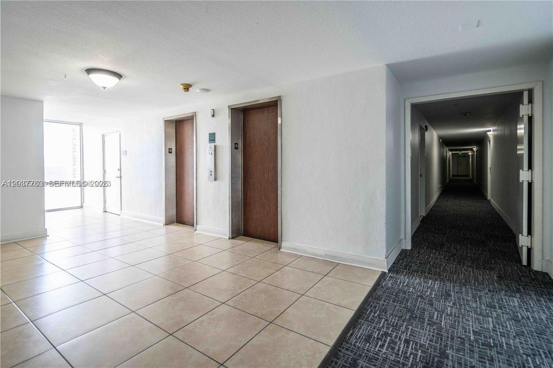 For Sale: $250,000 (2 beds, 2 baths, 904 Square Feet)