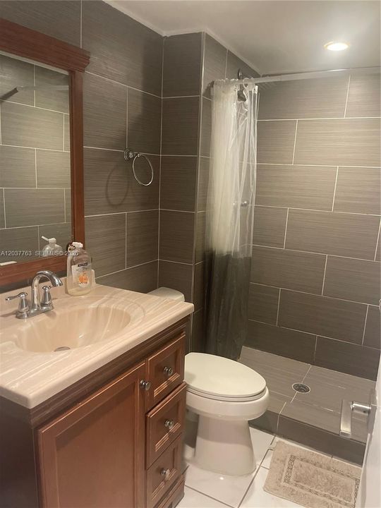 For Sale: $250,000 (2 beds, 2 baths, 904 Square Feet)