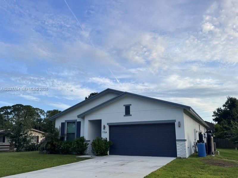 Active With Contract: $2,400 (3 beds, 2 baths, 1719 Square Feet)