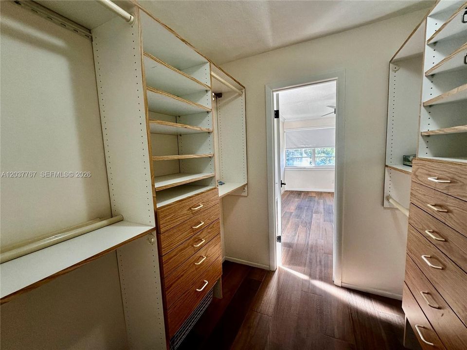 For Rent: $1,700 (1 beds, 1 baths, 650 Square Feet)