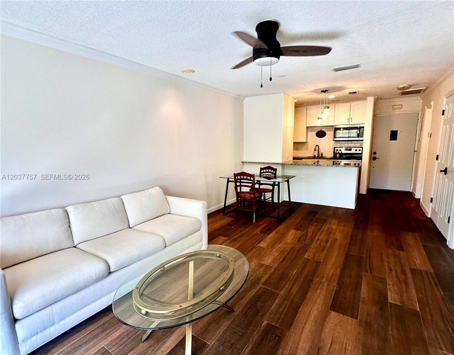 For Rent: $1,700 (1 beds, 1 baths, 650 Square Feet)