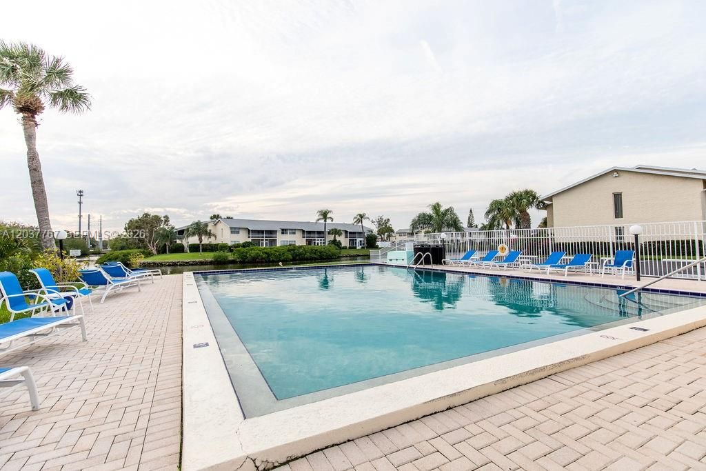 For Rent: $1,700 (1 beds, 1 baths, 650 Square Feet)