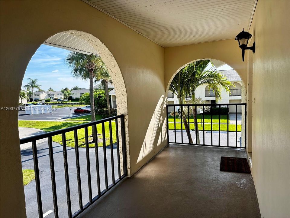 For Rent: $1,700 (1 beds, 1 baths, 650 Square Feet)