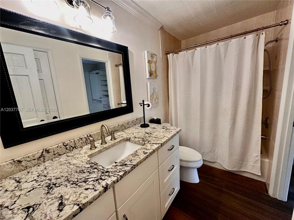 For Rent: $1,700 (1 beds, 1 baths, 650 Square Feet)