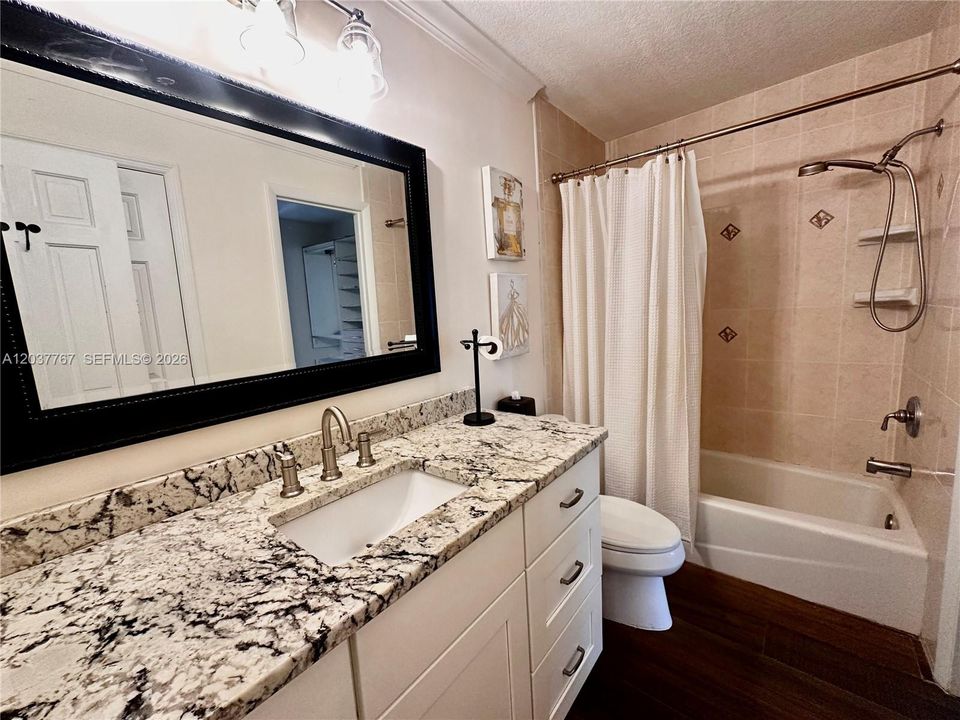 For Rent: $1,700 (1 beds, 1 baths, 650 Square Feet)