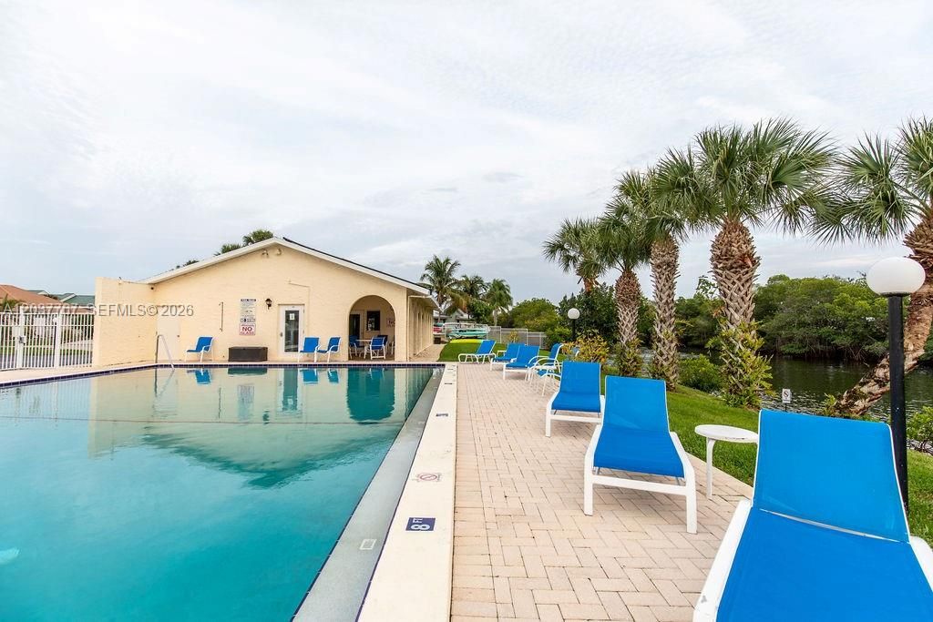 For Rent: $1,700 (1 beds, 1 baths, 650 Square Feet)