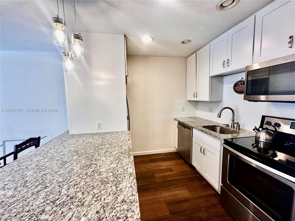 For Rent: $1,700 (1 beds, 1 baths, 650 Square Feet)