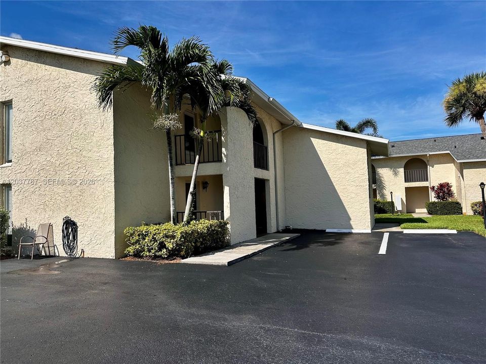 For Rent: $1,700 (1 beds, 1 baths, 650 Square Feet)