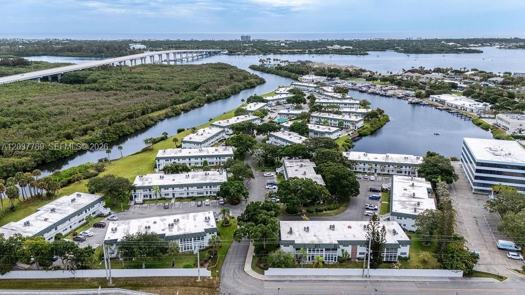 For Rent: $1,850 (2 beds, 2 baths, 1000 Square Feet)