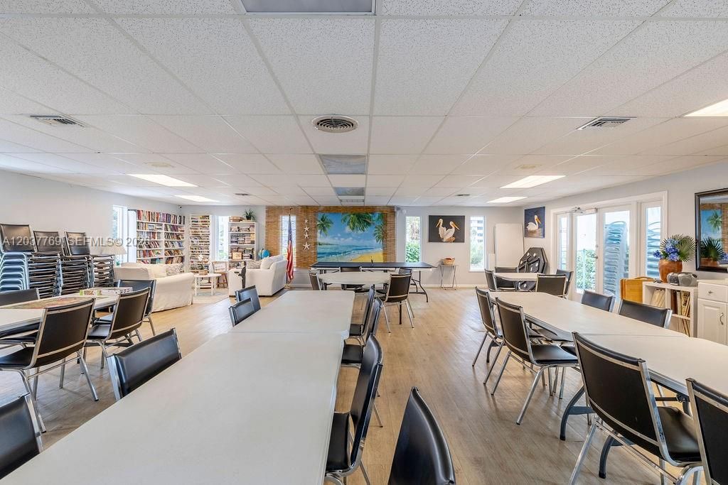 For Rent: $1,850 (2 beds, 2 baths, 1000 Square Feet)