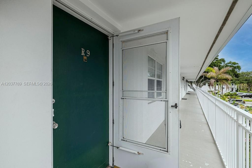 For Rent: $1,850 (2 beds, 2 baths, 1000 Square Feet)