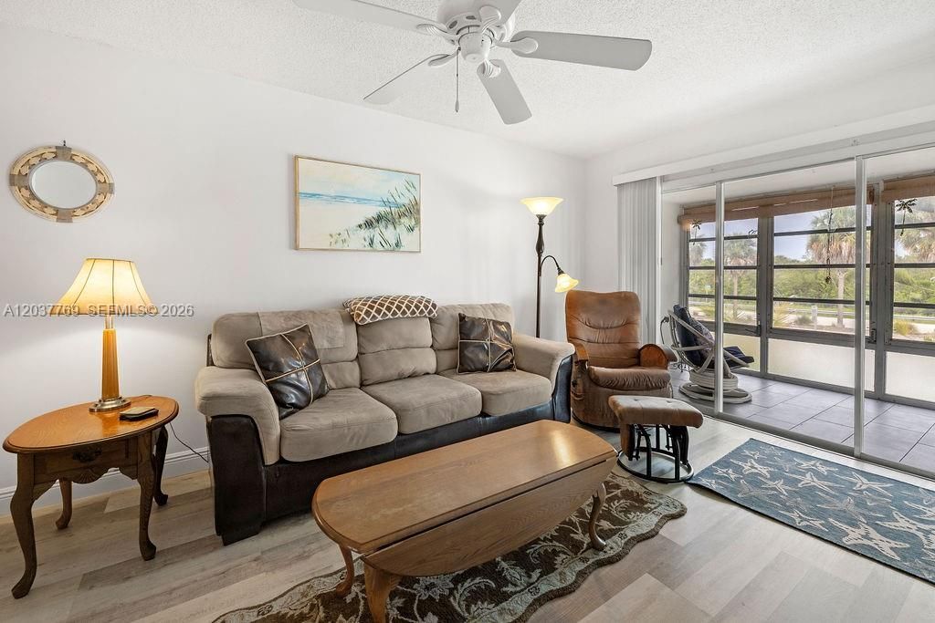 For Rent: $1,850 (2 beds, 2 baths, 1000 Square Feet)