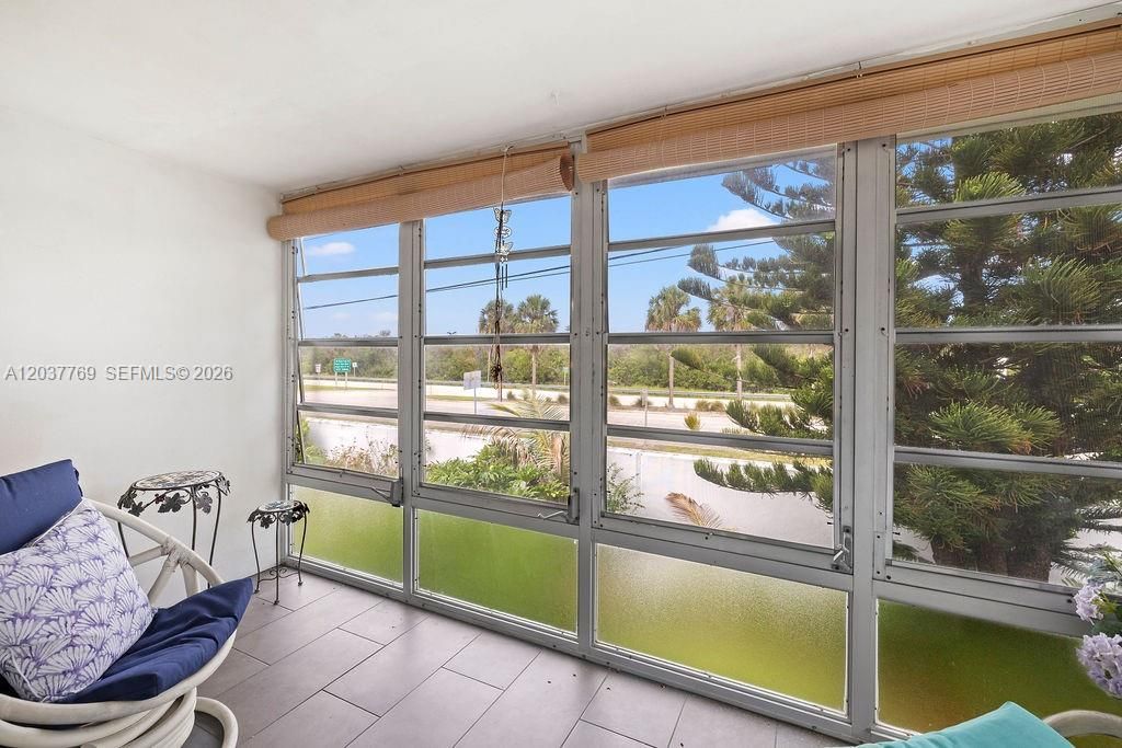 For Rent: $1,850 (2 beds, 2 baths, 1000 Square Feet)