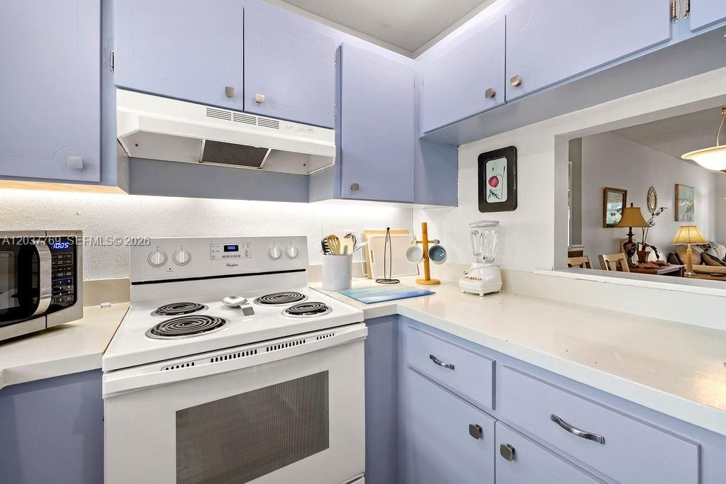 For Rent: $1,850 (2 beds, 2 baths, 1000 Square Feet)