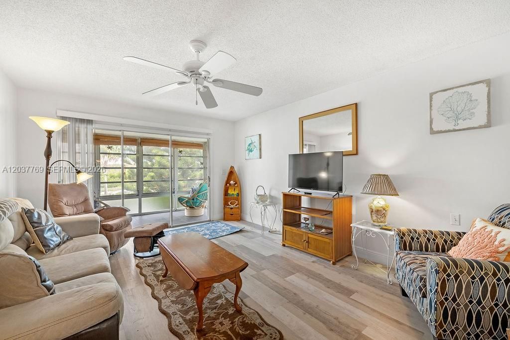 For Rent: $1,850 (2 beds, 2 baths, 1000 Square Feet)