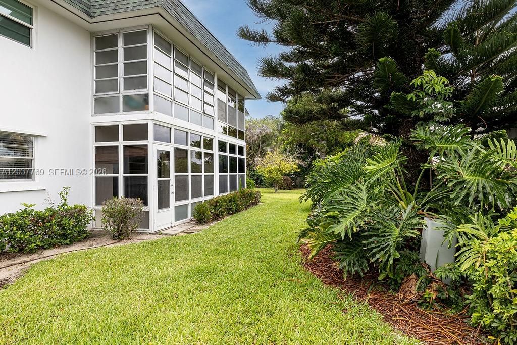 For Rent: $1,850 (2 beds, 2 baths, 1000 Square Feet)