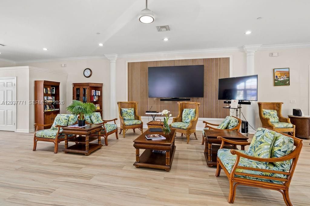 For Rent: $2,500 (2 beds, 2 baths, 1989 Square Feet)