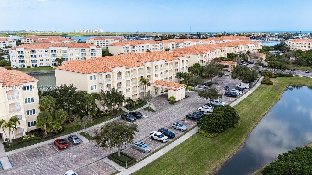 For Rent: $2,500 (2 beds, 2 baths, 1989 Square Feet)