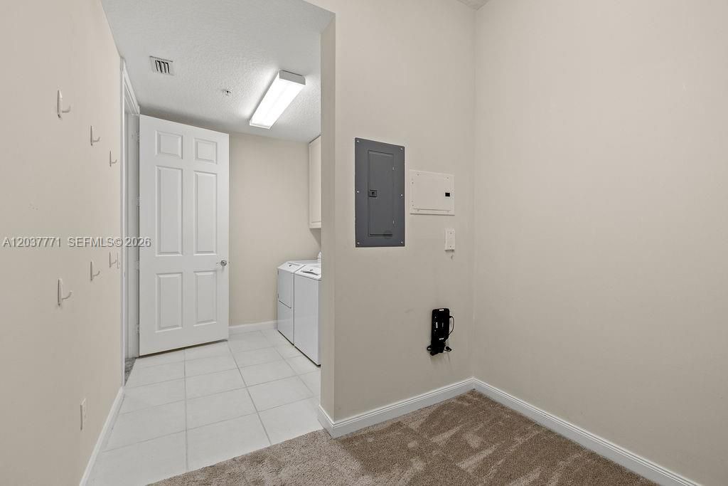 For Rent: $2,500 (2 beds, 2 baths, 1989 Square Feet)