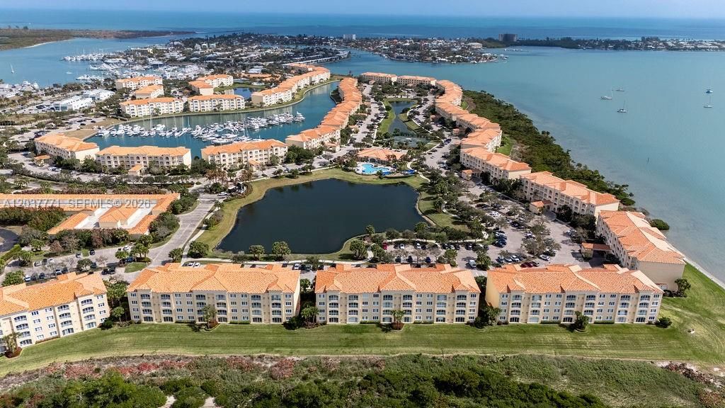 For Rent: $2,500 (2 beds, 2 baths, 1989 Square Feet)