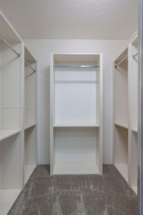 For Rent: $2,500 (2 beds, 2 baths, 1989 Square Feet)