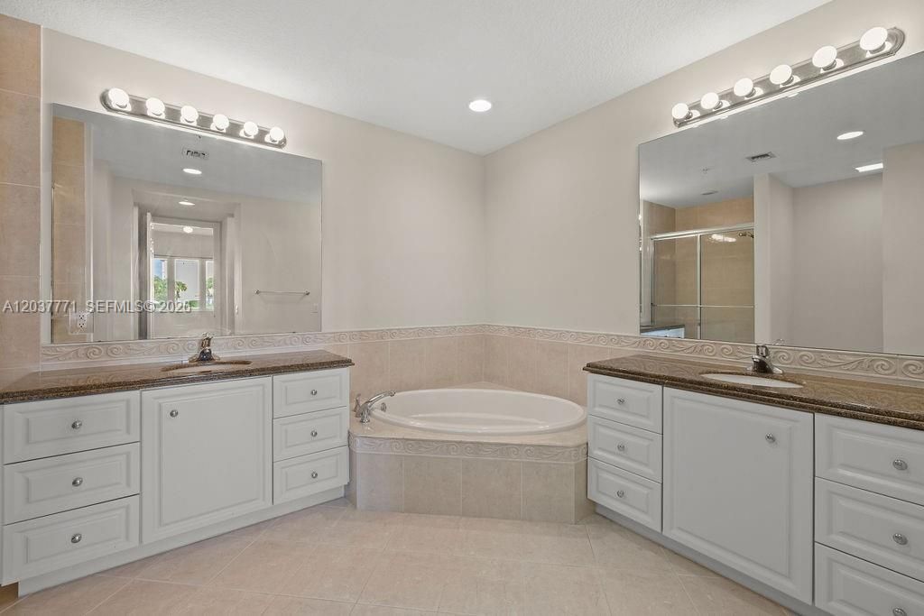 For Rent: $2,500 (2 beds, 2 baths, 1989 Square Feet)