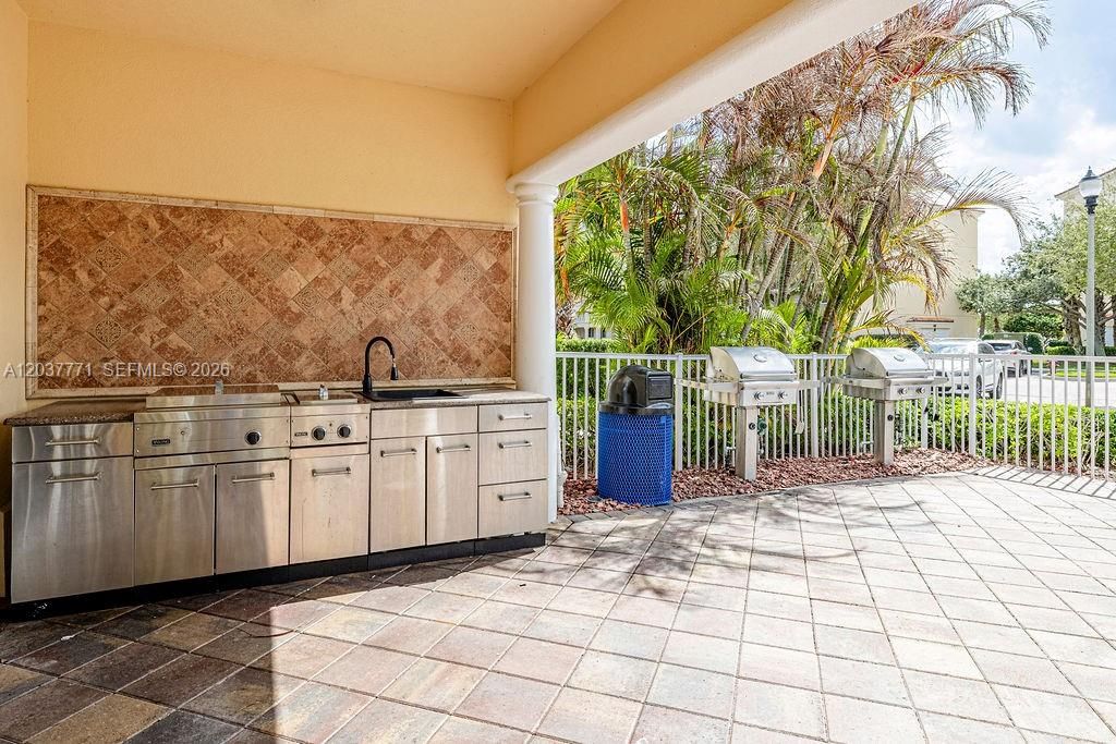For Rent: $2,500 (2 beds, 2 baths, 1989 Square Feet)