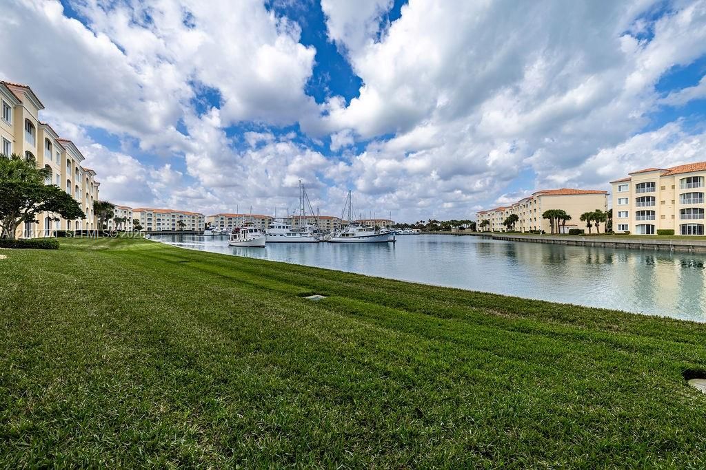 For Rent: $2,500 (2 beds, 2 baths, 1989 Square Feet)