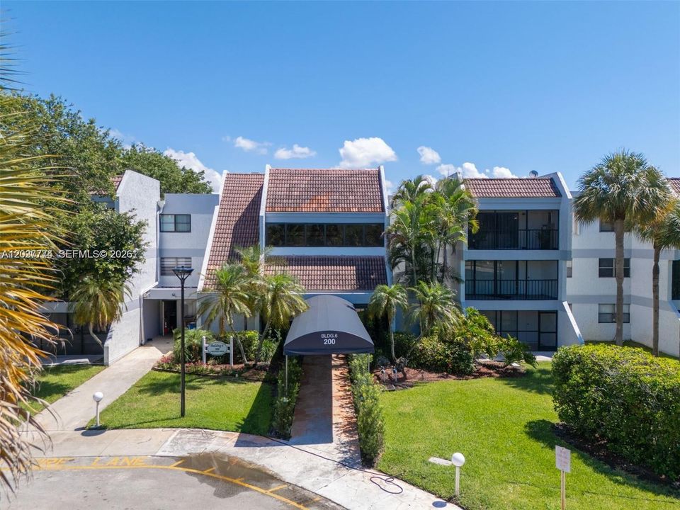 For Rent: $2,450 (2 beds, 2 baths, 1106 Square Feet)