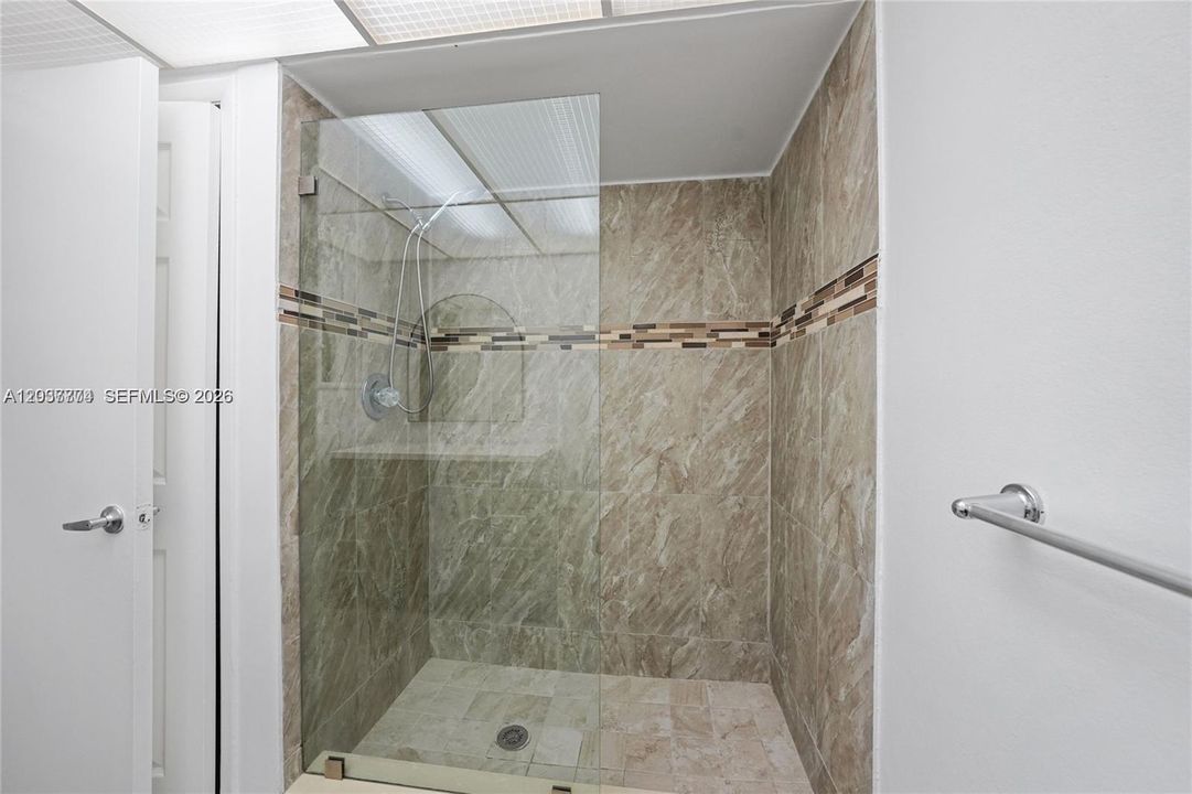 For Rent: $2,450 (2 beds, 2 baths, 1106 Square Feet)