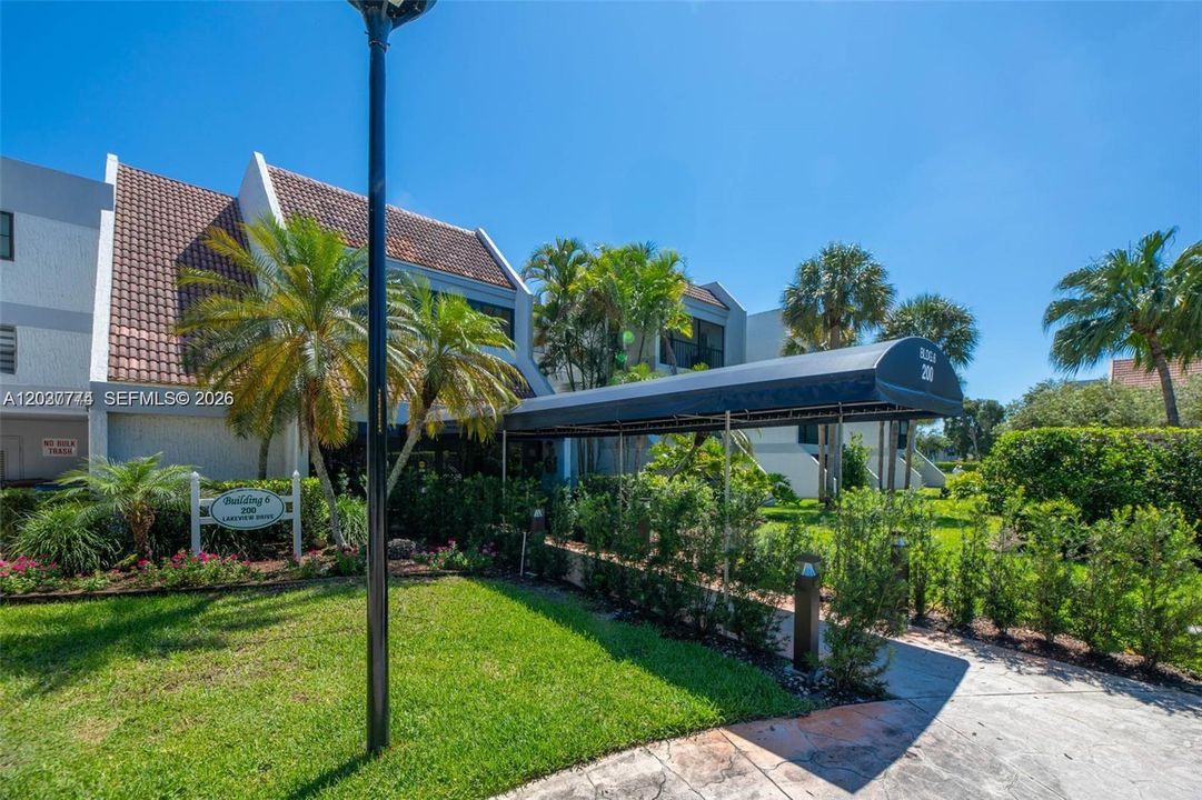 For Rent: $2,450 (2 beds, 2 baths, 1106 Square Feet)