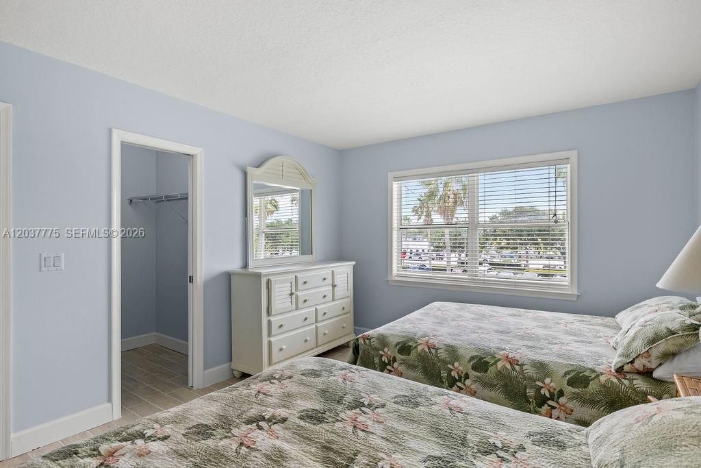 For Rent: $2,695 (2 beds, 2 baths, 3300 Square Feet)