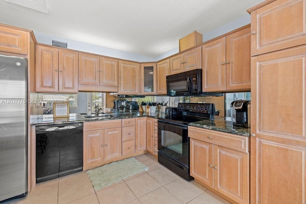 For Rent: $2,695 (2 beds, 2 baths, 3300 Square Feet)