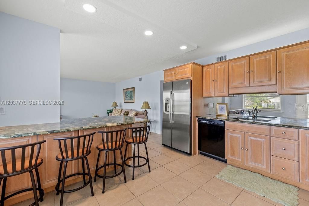 For Rent: $2,695 (2 beds, 2 baths, 3300 Square Feet)