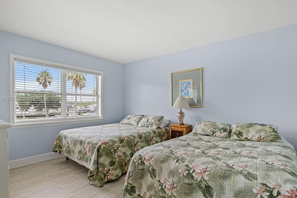 For Rent: $2,695 (2 beds, 2 baths, 3300 Square Feet)