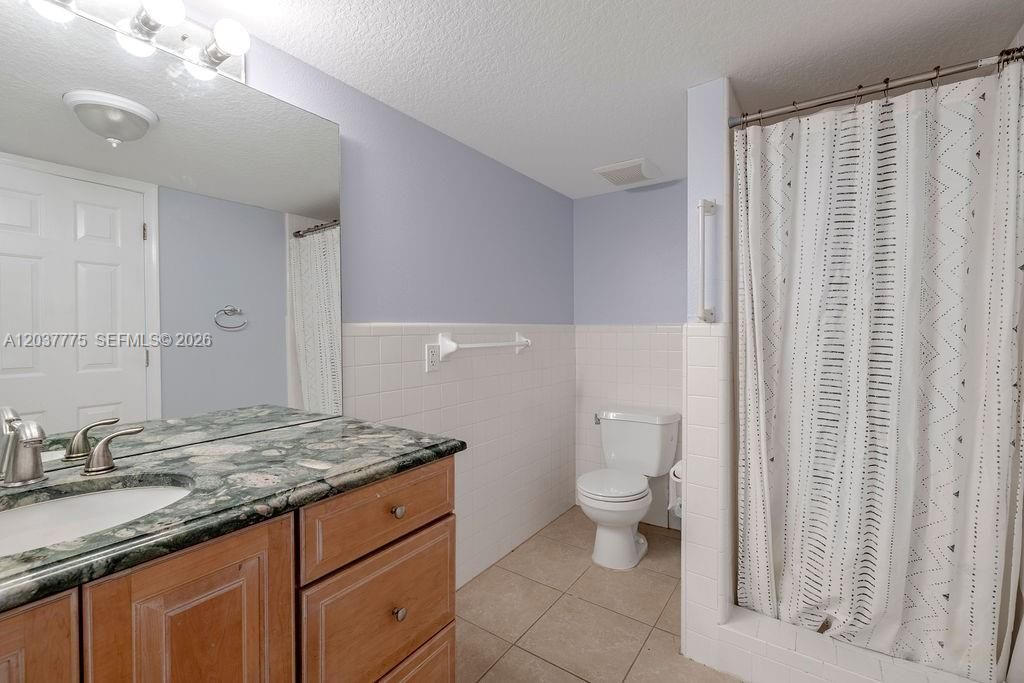 For Rent: $2,695 (2 beds, 2 baths, 3300 Square Feet)