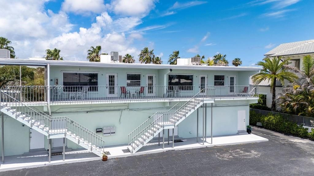 For Rent: $2,695 (2 beds, 2 baths, 3300 Square Feet)