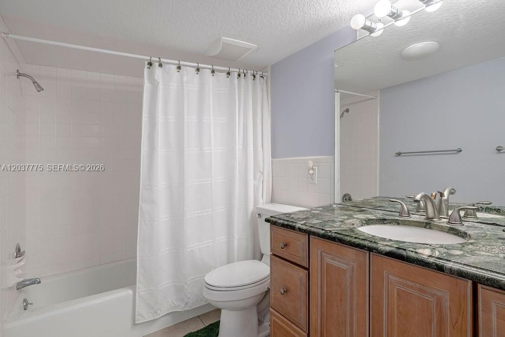 For Rent: $2,695 (2 beds, 2 baths, 3300 Square Feet)