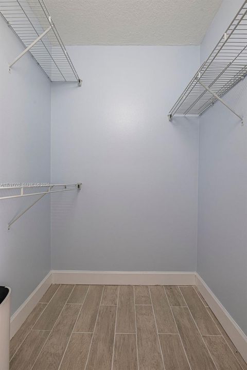 For Rent: $2,695 (2 beds, 2 baths, 3300 Square Feet)