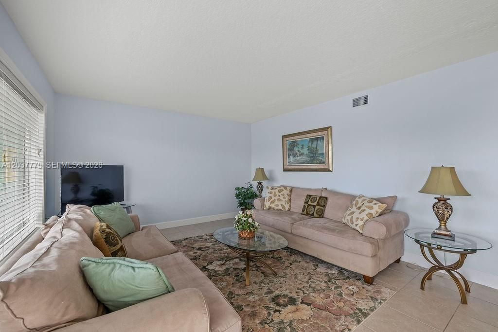 For Rent: $2,695 (2 beds, 2 baths, 3300 Square Feet)
