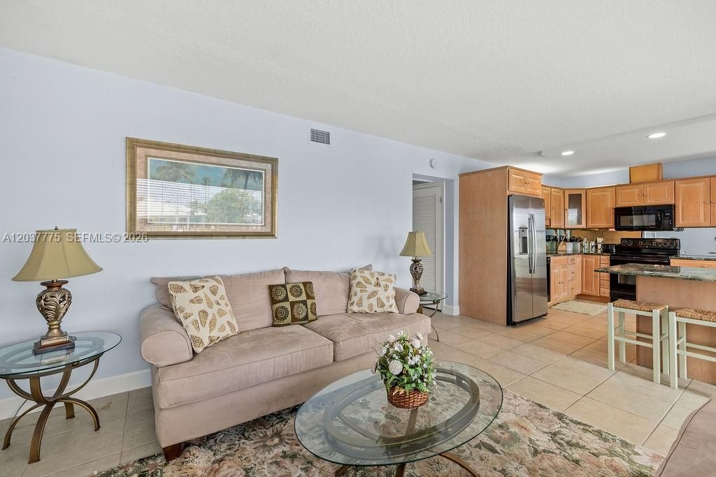 For Rent: $2,695 (2 beds, 2 baths, 3300 Square Feet)