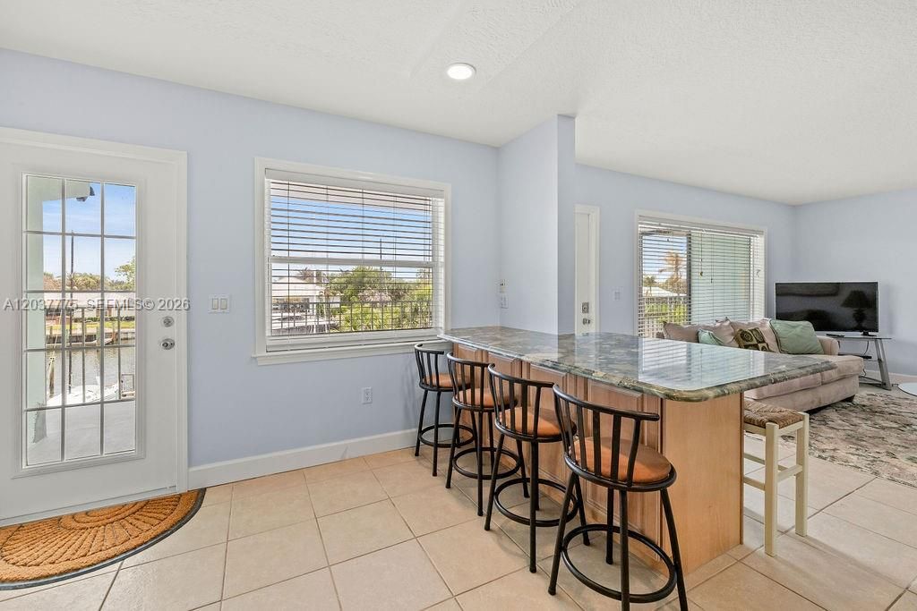 For Rent: $2,695 (2 beds, 2 baths, 3300 Square Feet)