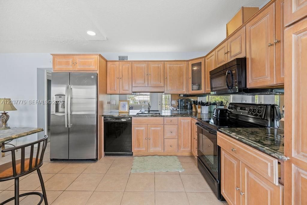 For Rent: $2,695 (2 beds, 2 baths, 3300 Square Feet)