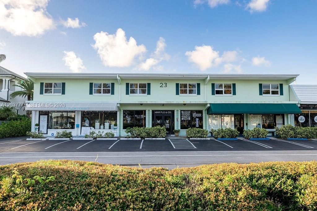For Rent: $2,695 (2 beds, 2 baths, 3300 Square Feet)