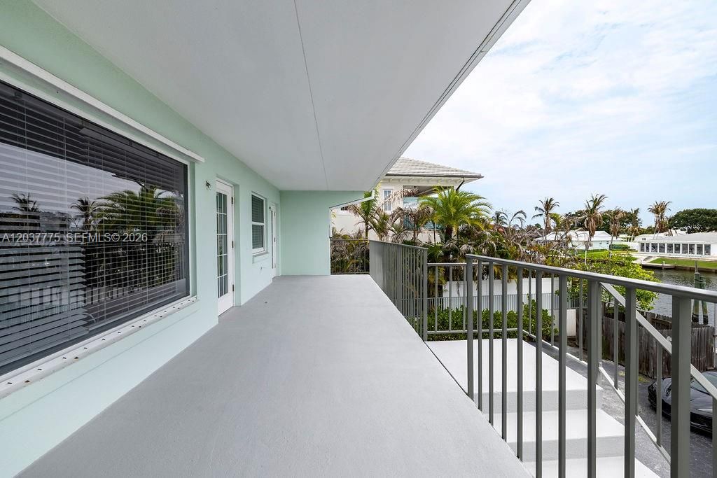For Rent: $2,695 (2 beds, 2 baths, 3300 Square Feet)