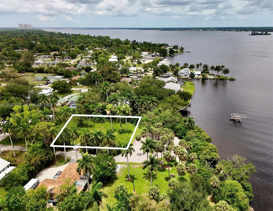 На продажу: $175,000 (0.47 acres)