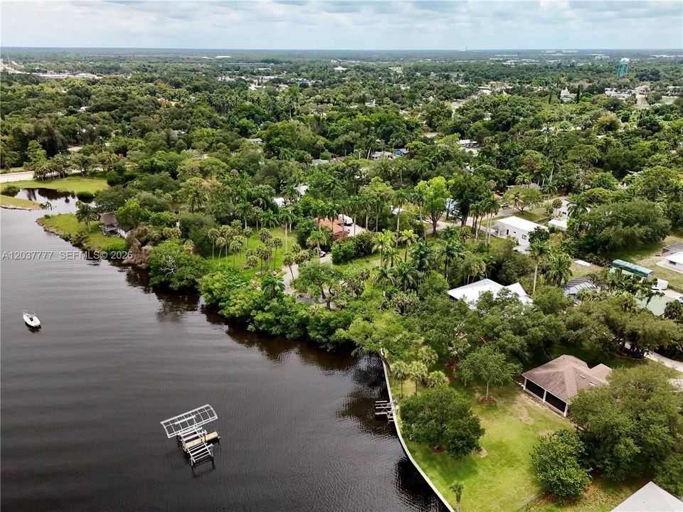 На продажу: $175,000 (0.47 acres)