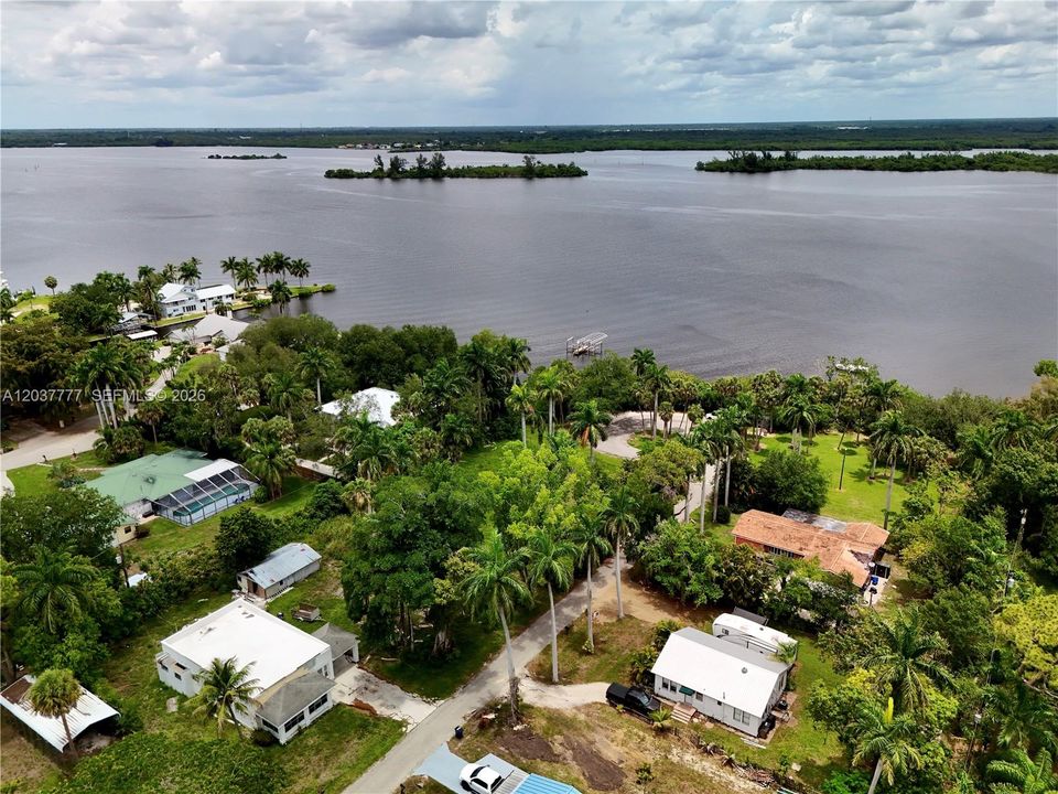 На продажу: $175,000 (0.47 acres)